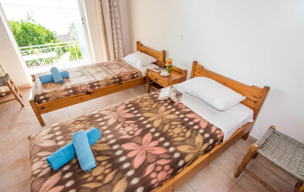 Spiti Kritikos Apartment Benitses  Bagian luar foto