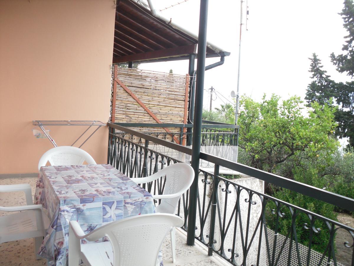 Spiti Kritikos Apartment Benitses  Bagian luar foto